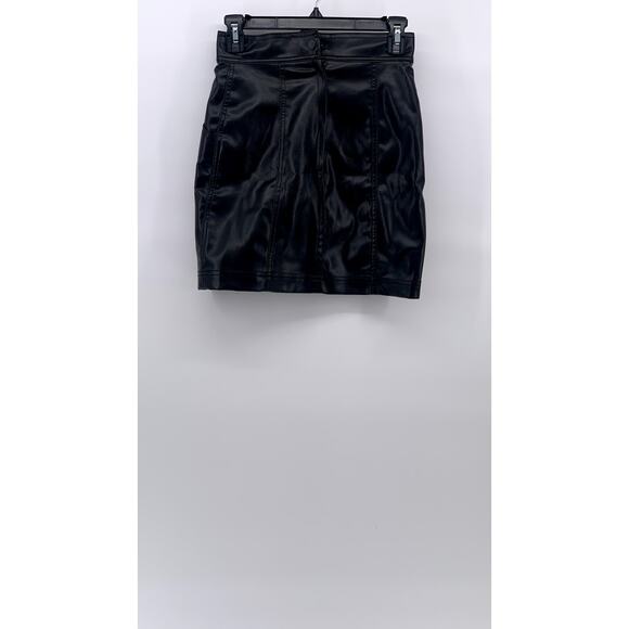 H&M Women's Black Faux-Leather A-Line Mini Skirt SZ 2 - Picture 1 of 11